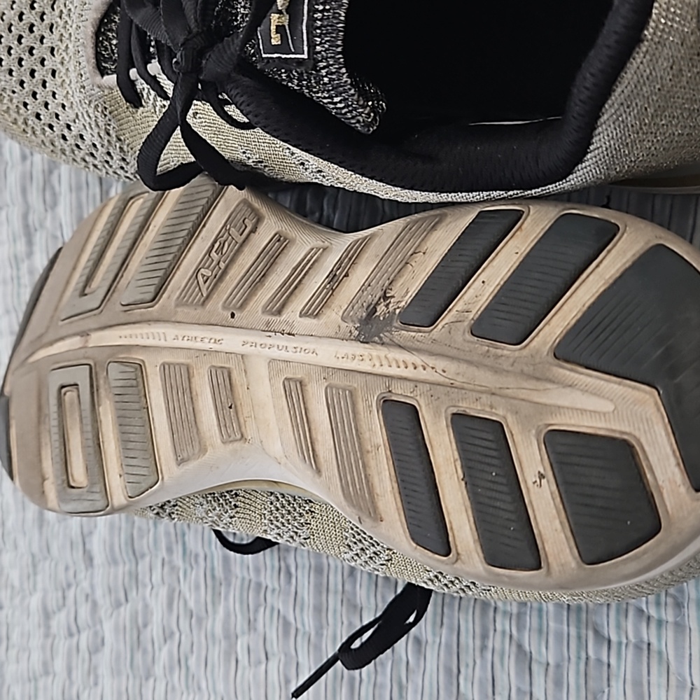 2 Pairs Apl Shoes Sizes 8 1/2 - image 3